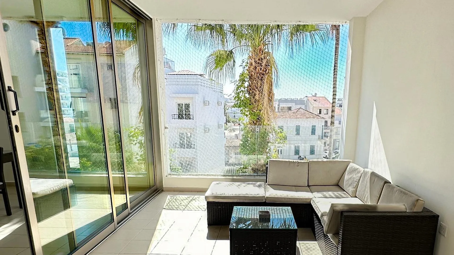 Apartamento Modern City Center Apt With Pool Larnaca
